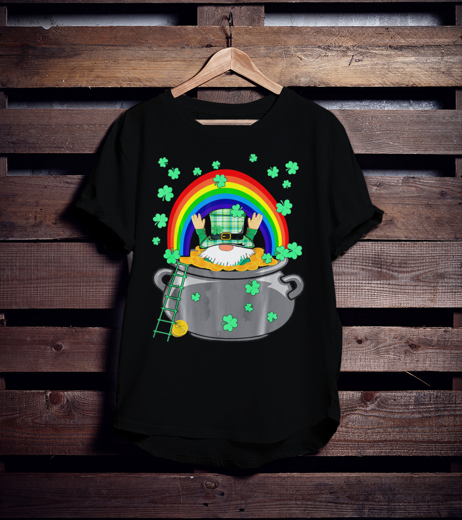 Cute Leprechaun Trap Funny Pot Of Gold With Rainbow And Shamrocks T-Shirt