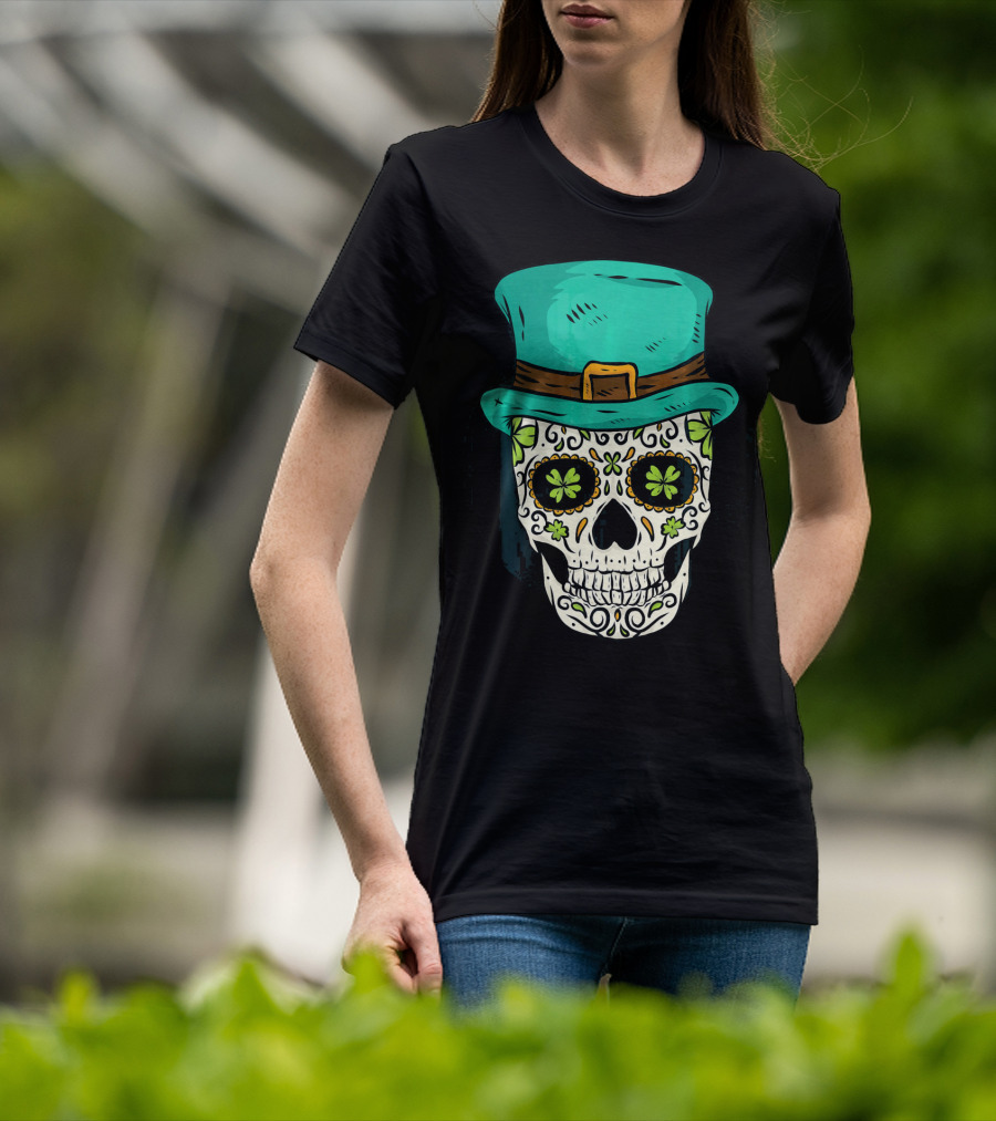 Lucky St. Patrick's Day Green Irish Skull With Celtic Shamrocks And Top Hat T-Shirt