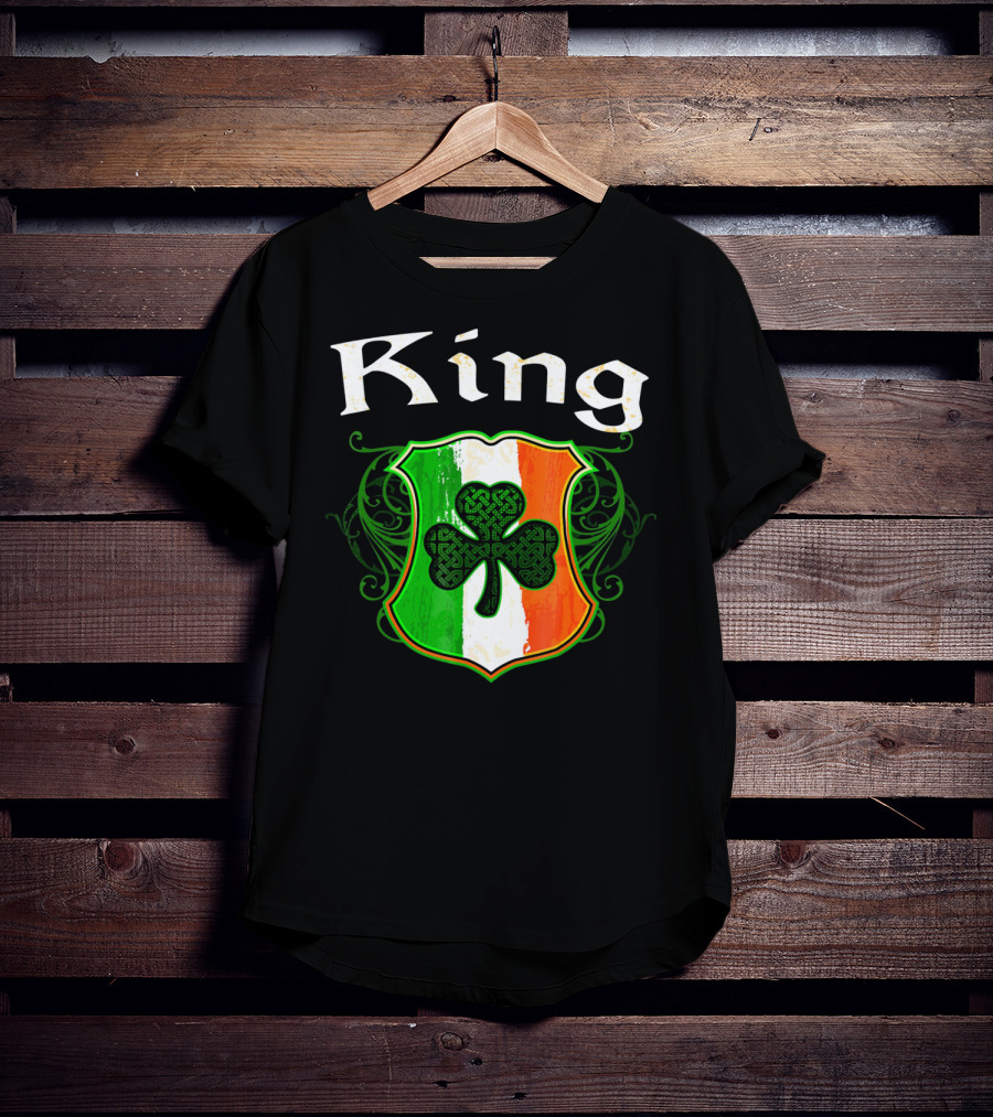 King Surname Irish Shamrock Crest T-Shirt