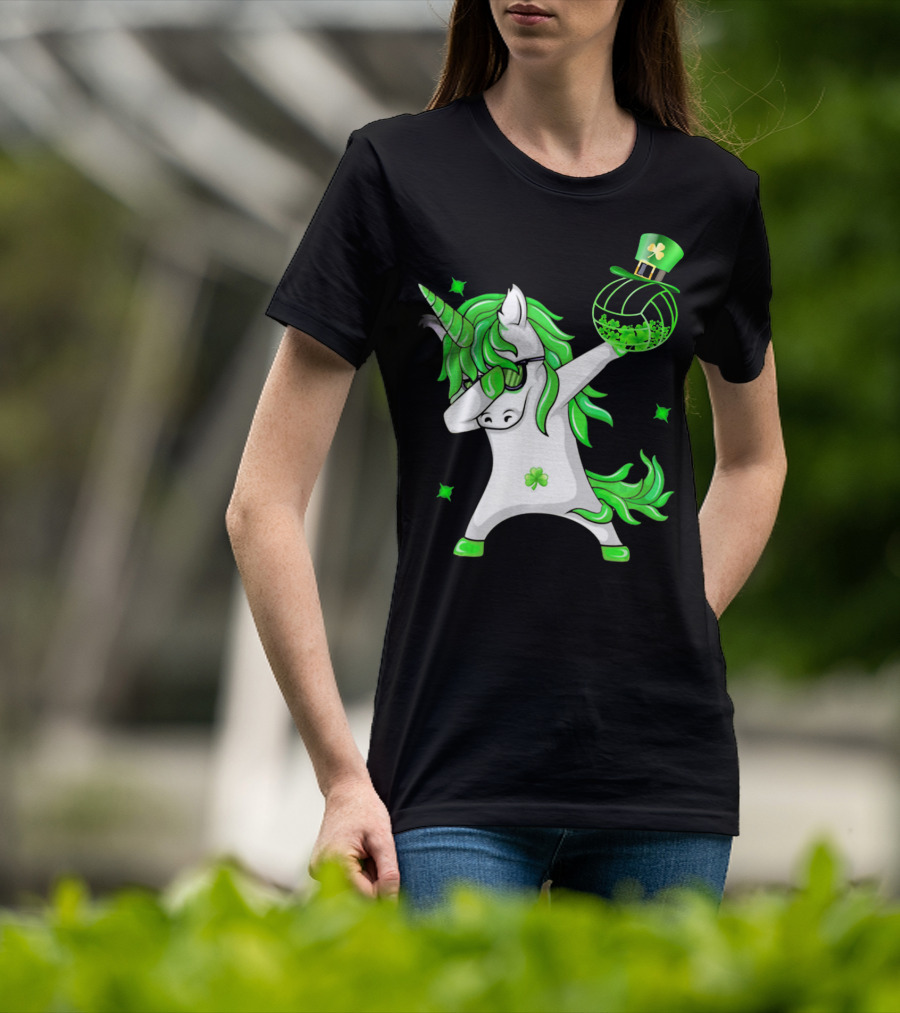 Happy St Patricks Day Dabbing Unicorn With Shamrock Hat And Green Hair T-Shirt