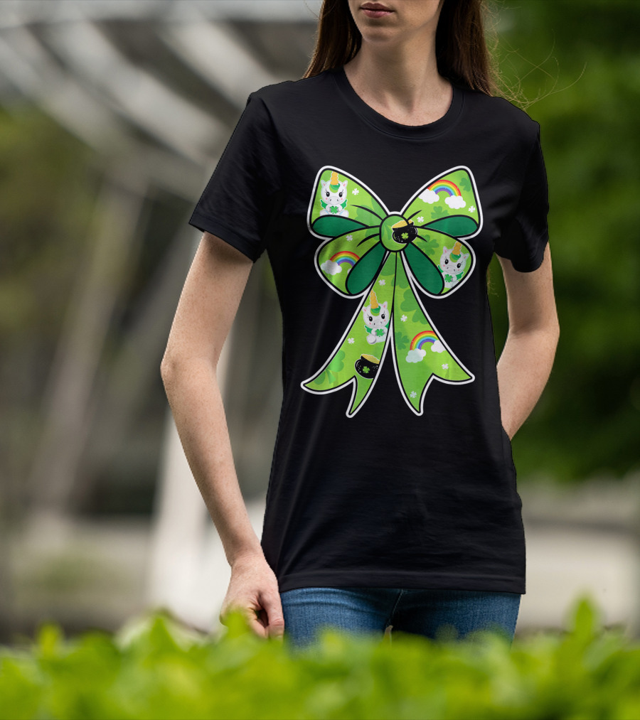 Girls St Patrick's Day Unicorn Bow With Rainbows And Shamrocks T-Shirt