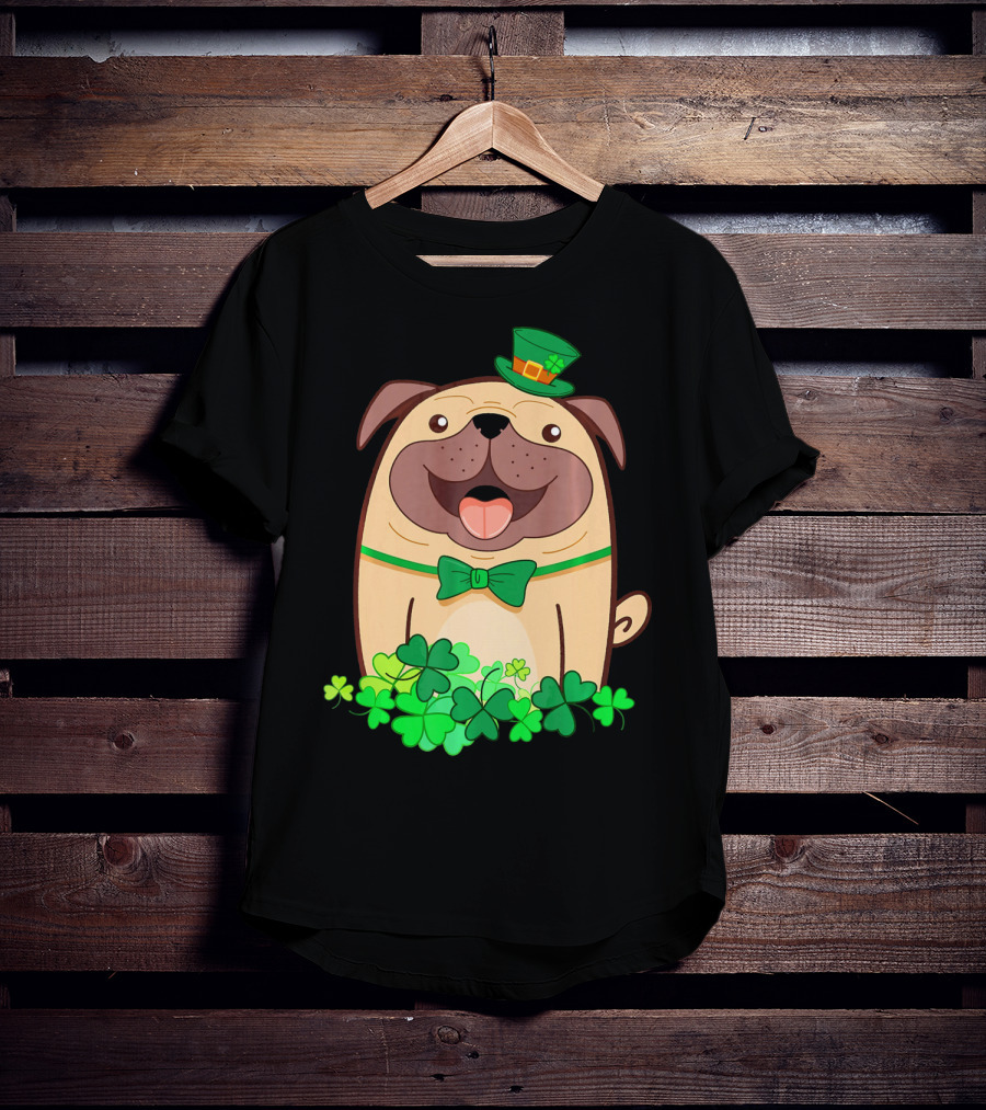 Cute Pug With Leprechaun Hat And Shamrocks T-Shirt