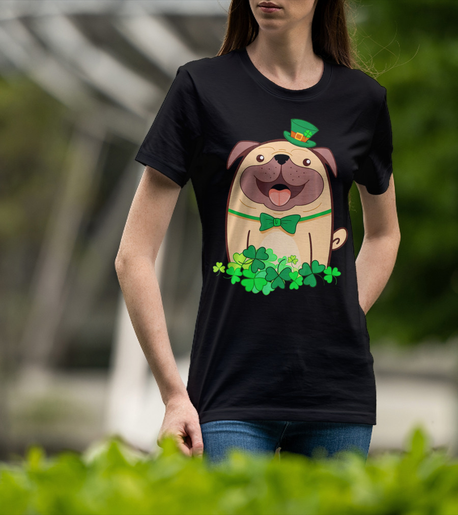 Cute Pug With Leprechaun Hat And Shamrocks T-Shirt