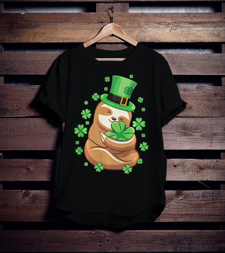 Lucky Sloth St Patricks Day Leprechaun With Shamrocks And Green Hat T-Shirt