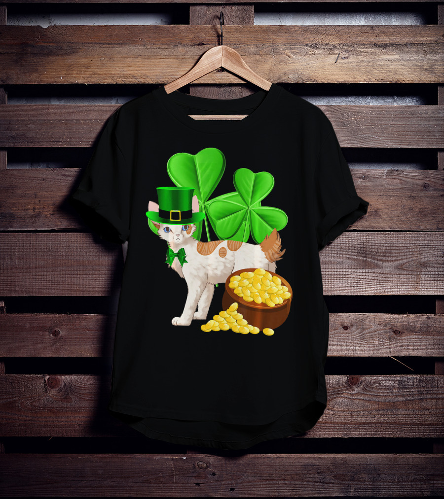 Japanese Bobtail Cat St Patricks Day Lucky Coins Shamrocks Leprechaun Hat T-Shirt