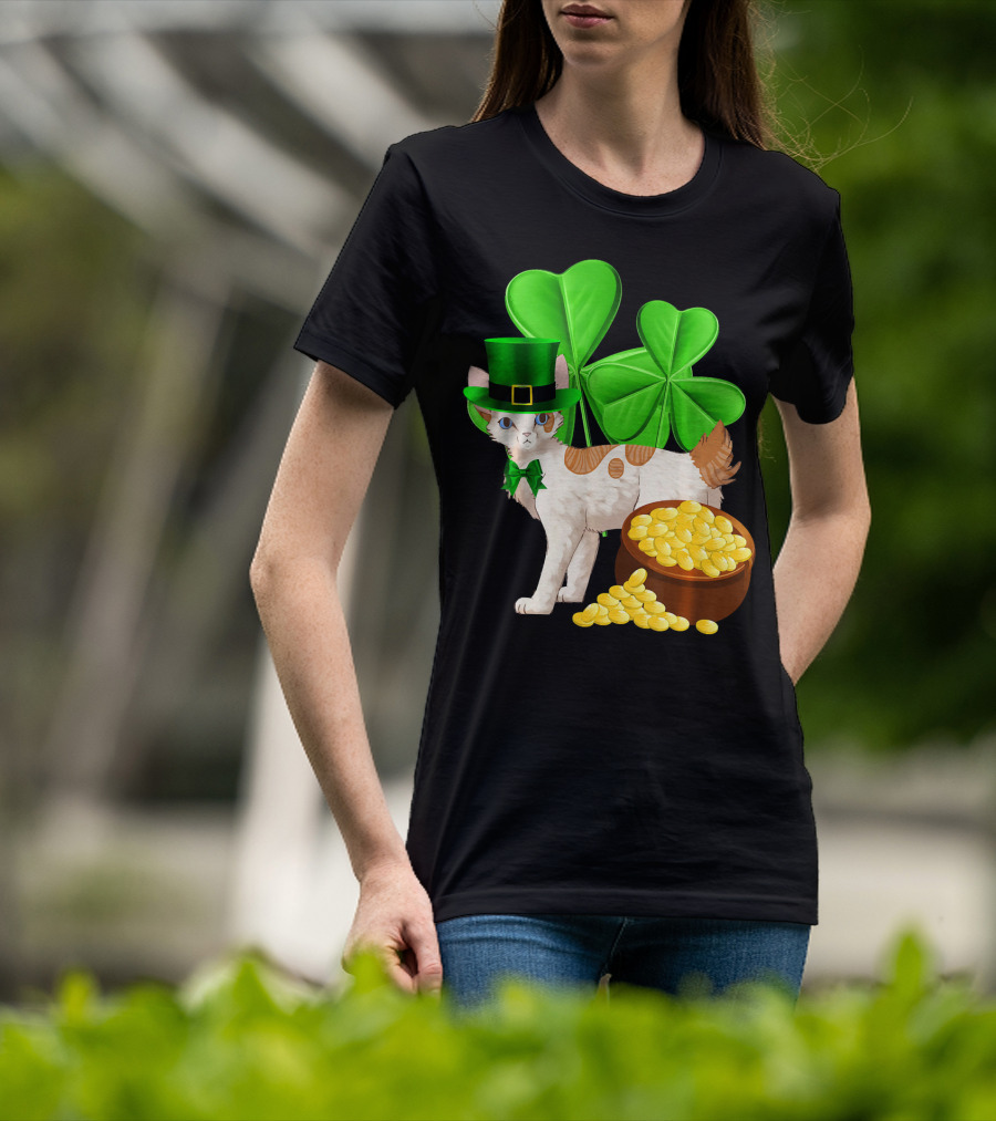 Japanese Bobtail Cat St Patricks Day Lucky Coins Shamrocks Leprechaun Hat T-Shirt