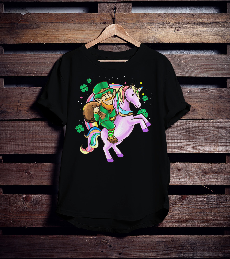 Mens Funny St Patricks Day Leprechaun Riding Unicorn With Shamrocks T-Shirt
