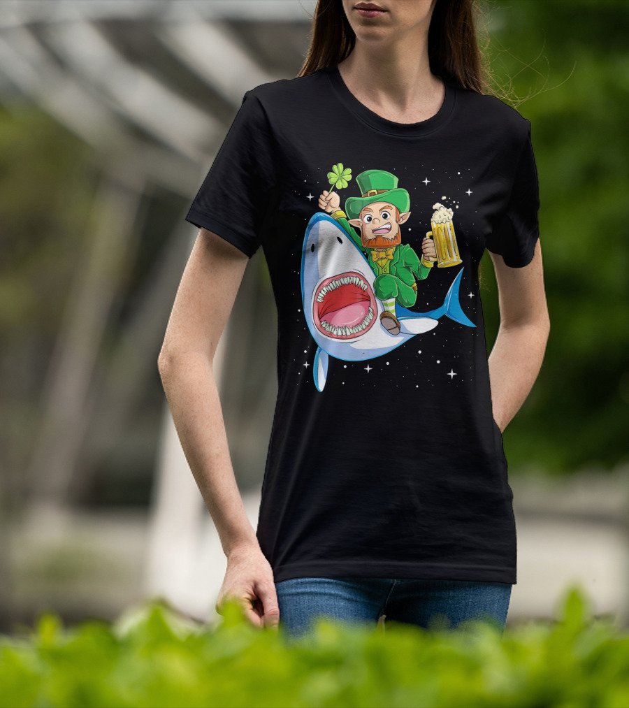 St Patricks Day Leprechaun Riding Shark With Beer Stein And Shamrock T-Shirt