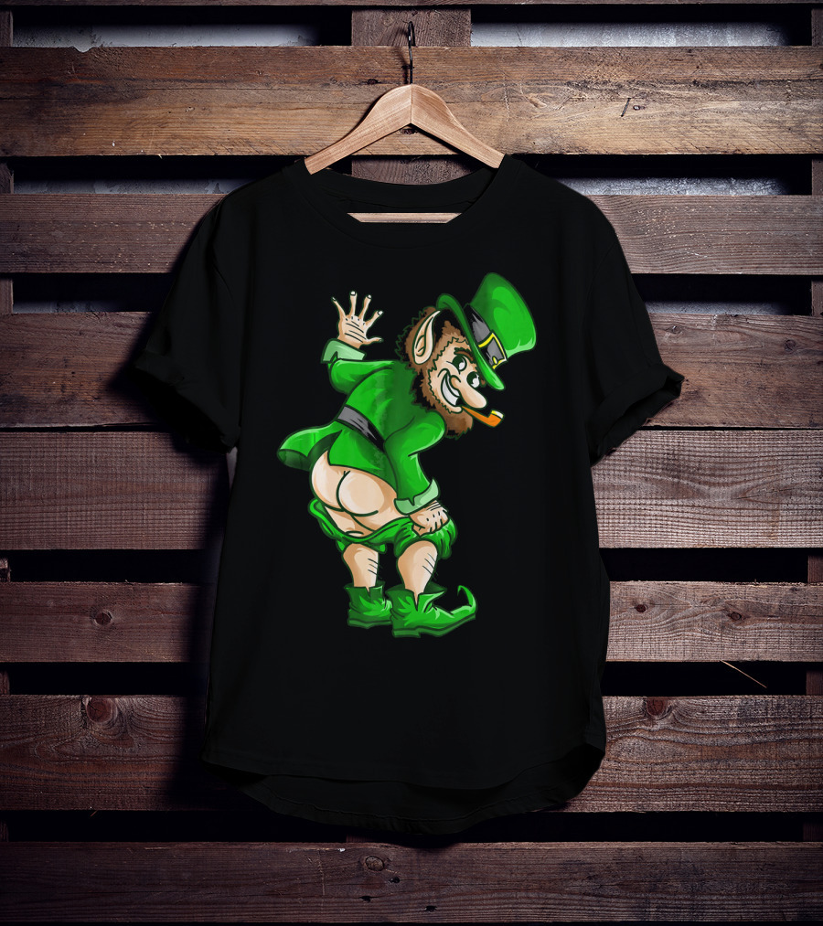 Mooning Leprechaun Mischievous Green Outfit Smoking Pipe T-Shirt