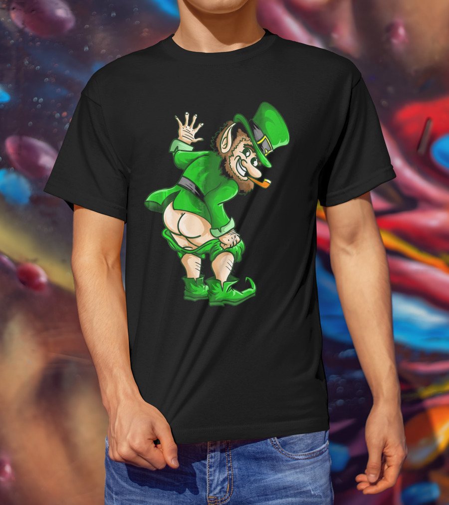 Mooning Leprechaun Mischievous Green Outfit Smoking Pipe T-Shirt