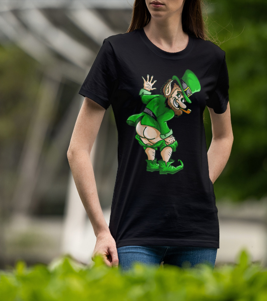 Mooning Leprechaun Mischievous Green Outfit Smoking Pipe T-Shirt