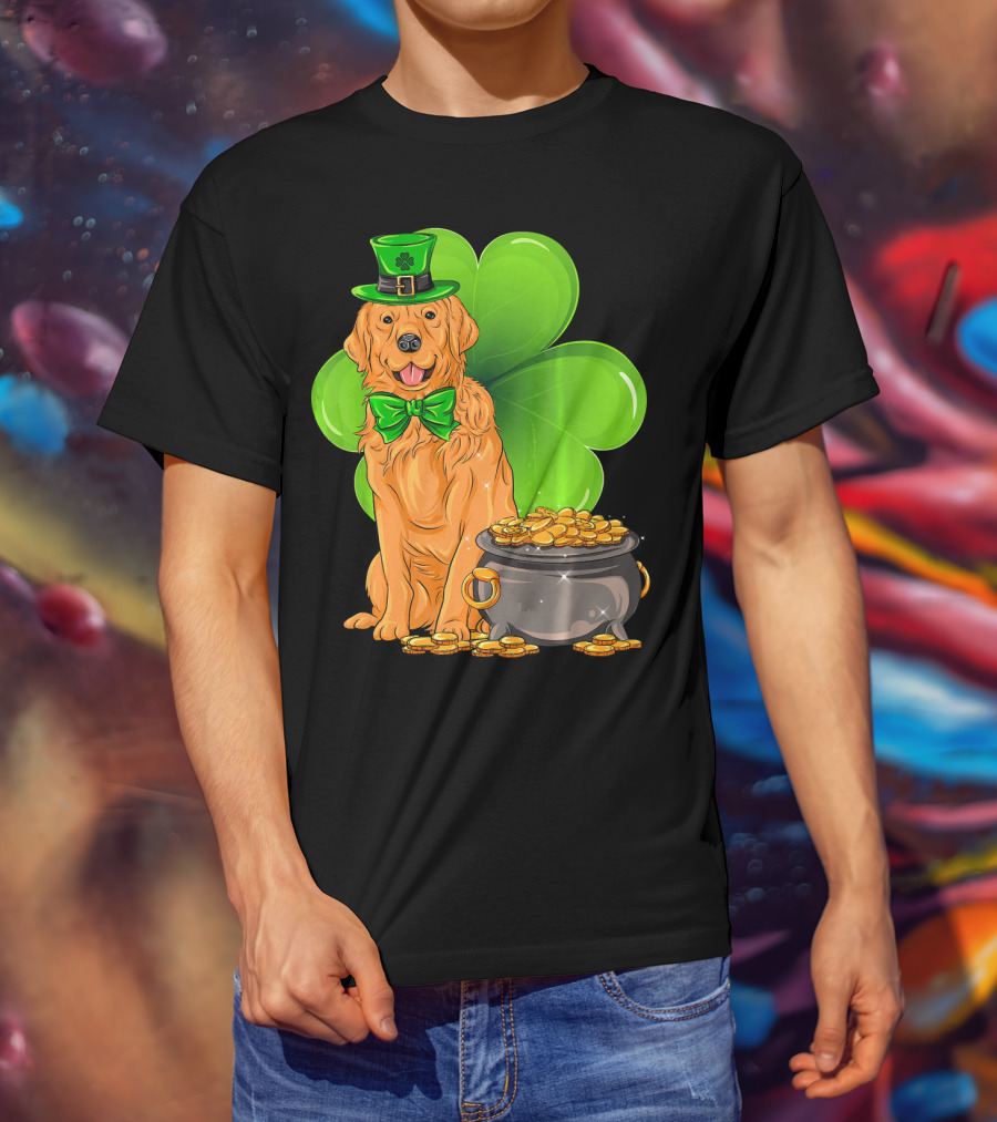 Golden Retriever St Patricks Day Leprechaun With Shamrock And Pot Of Gold T-Shirt