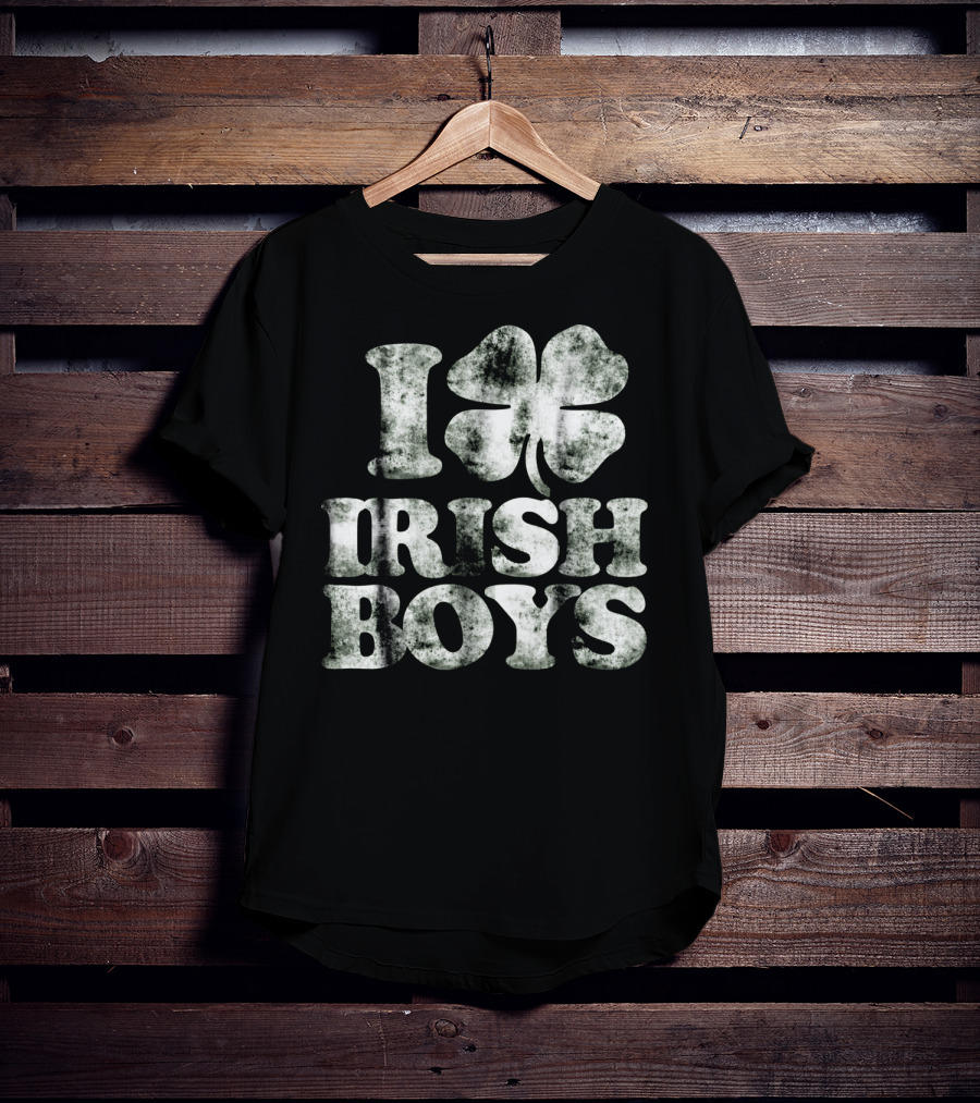I Love Irish Boys Vintage Shamrock Irish Boys Shamrock T-Shirt
