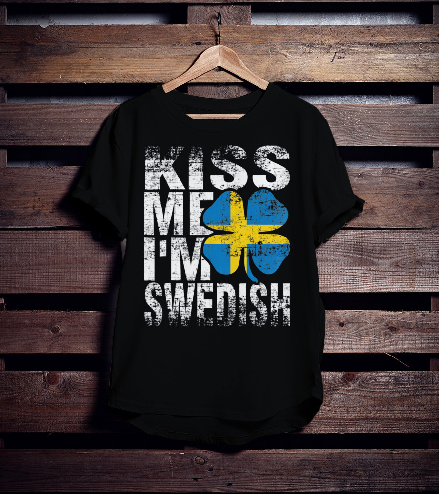 Kiss Me I'm Swedish St Patricks Day Shamrock Swedish Flag Motif T-Shirt
