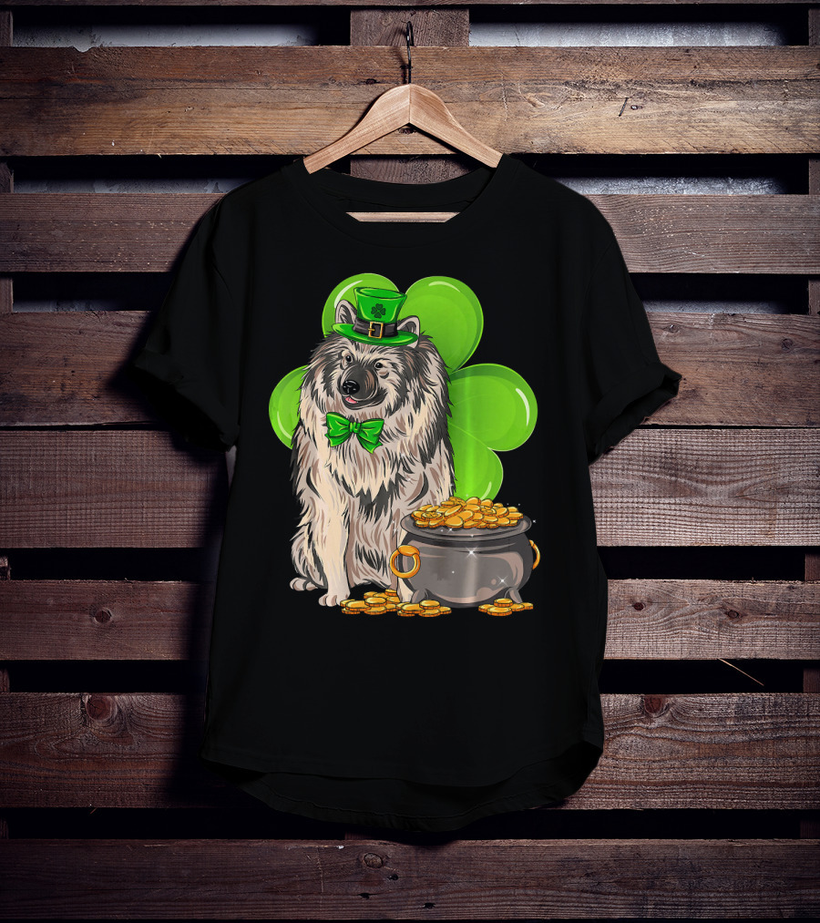 Keeshond St Patricks Day Leprechaun Dog Clover Pot Of Gold T-Shirt
