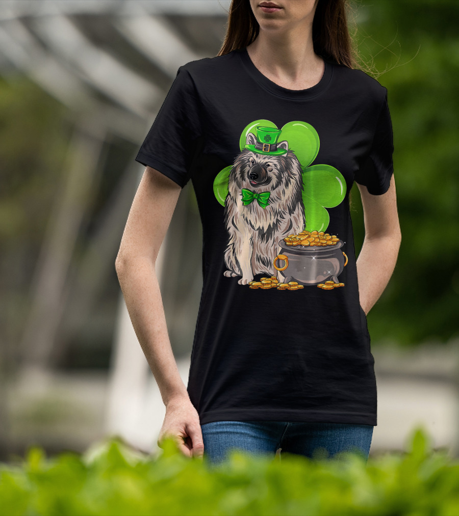 Keeshond St Patricks Day Leprechaun Dog Clover Pot Of Gold T-Shirt