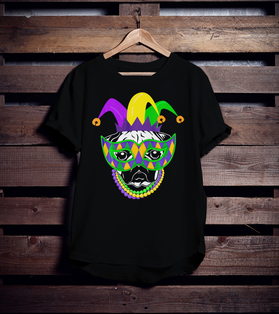 Mardi Gras Jester Pug Mask Beads Dogs Lovers T-Shirt