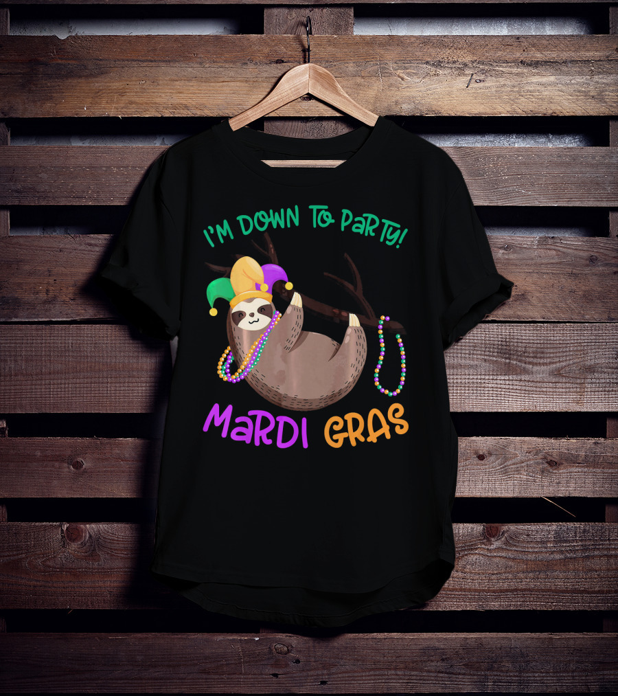 I'M Down To Party Mardi Gras Sloth With Beads And Jester Hat T-Shirt