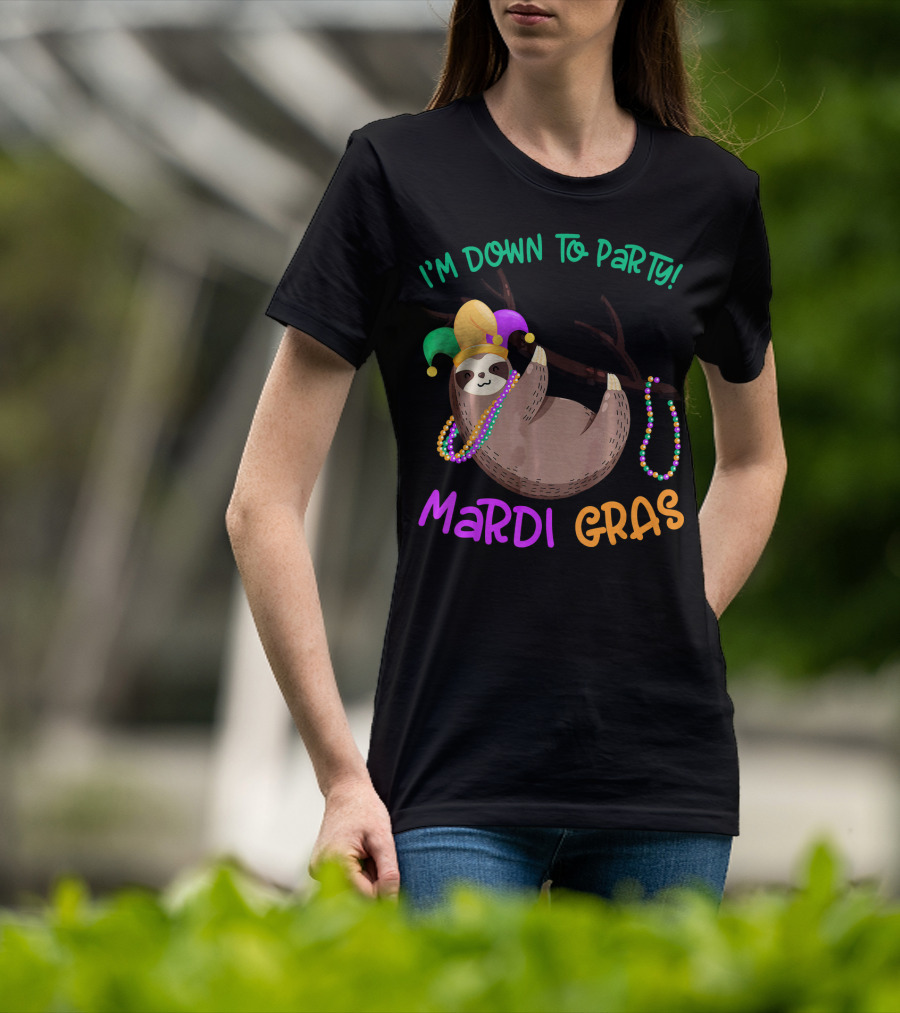 I'M Down To Party Mardi Gras Sloth With Beads And Jester Hat T-Shirt