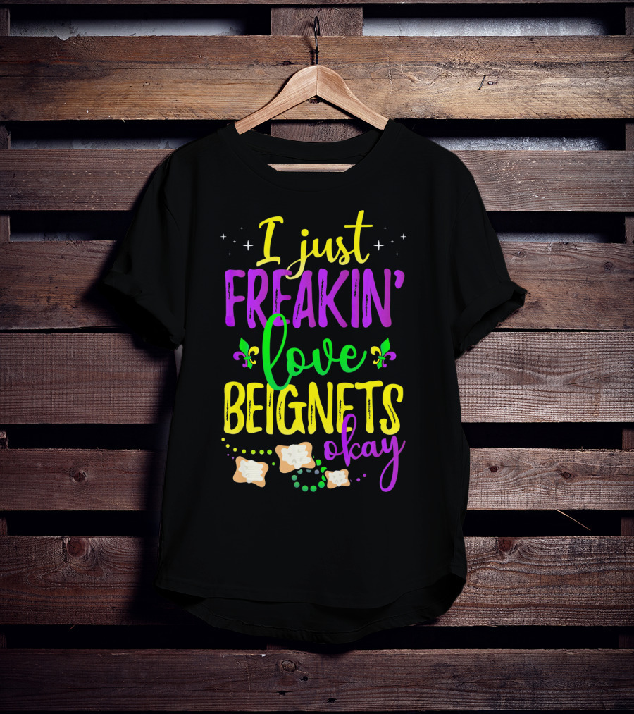I Just Freakin' Love Beignets Okay Fleur-de-Lis Mardi Gras Colors T-Shirt