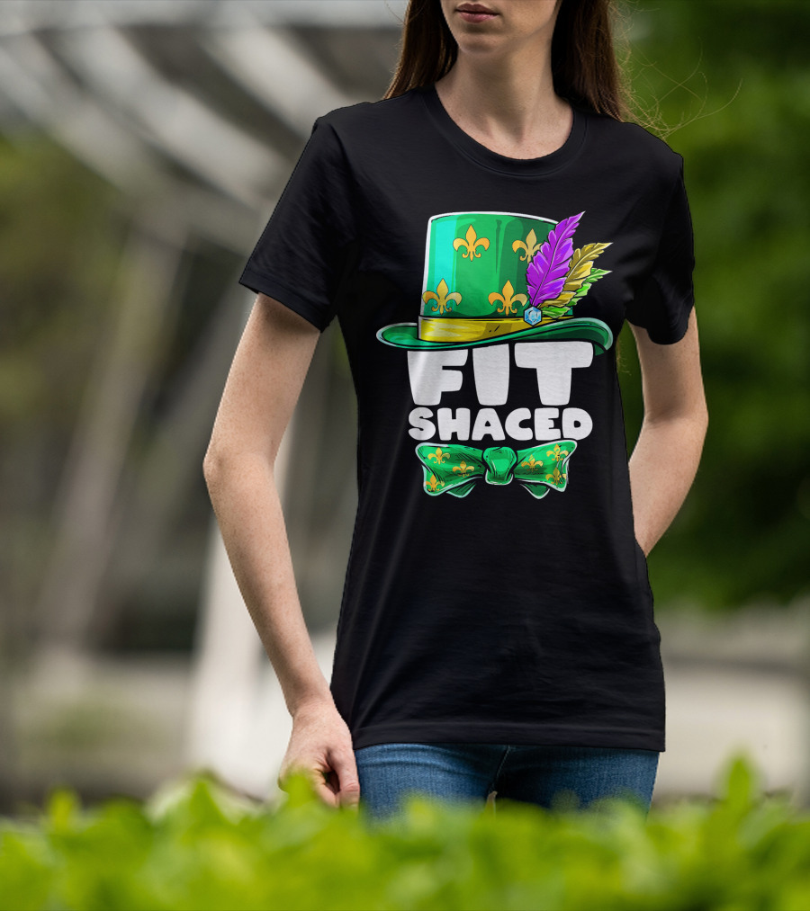 Mardi Gras Fit Shaced Green Hat Fleur-de-Lis Bow Tie Feathers T-Shirt