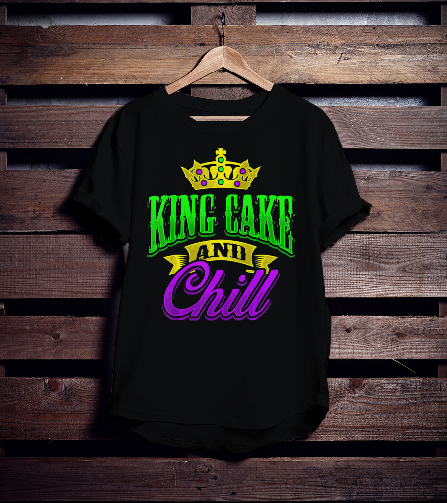 King Cake And Chill Mardi Gras Crown Celebratory T-Shirt