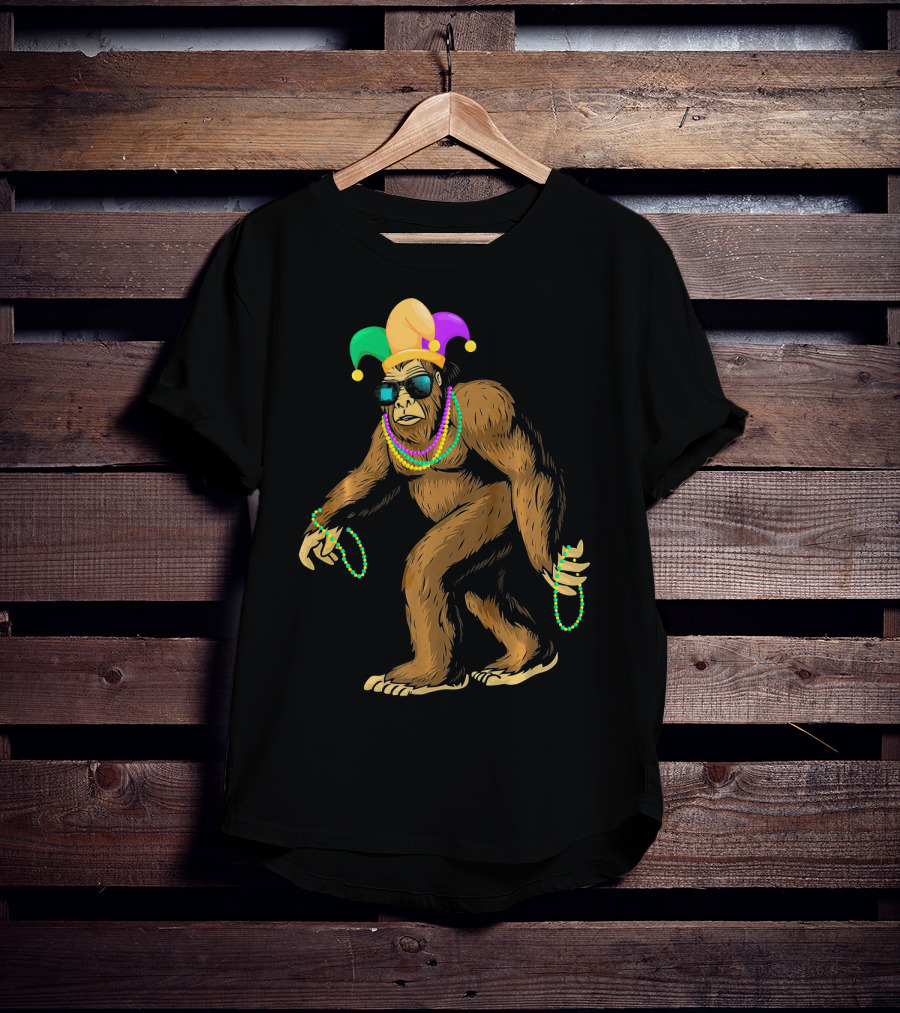 Mardi Gras Bigfoot Jester Bead Party T-Shirt