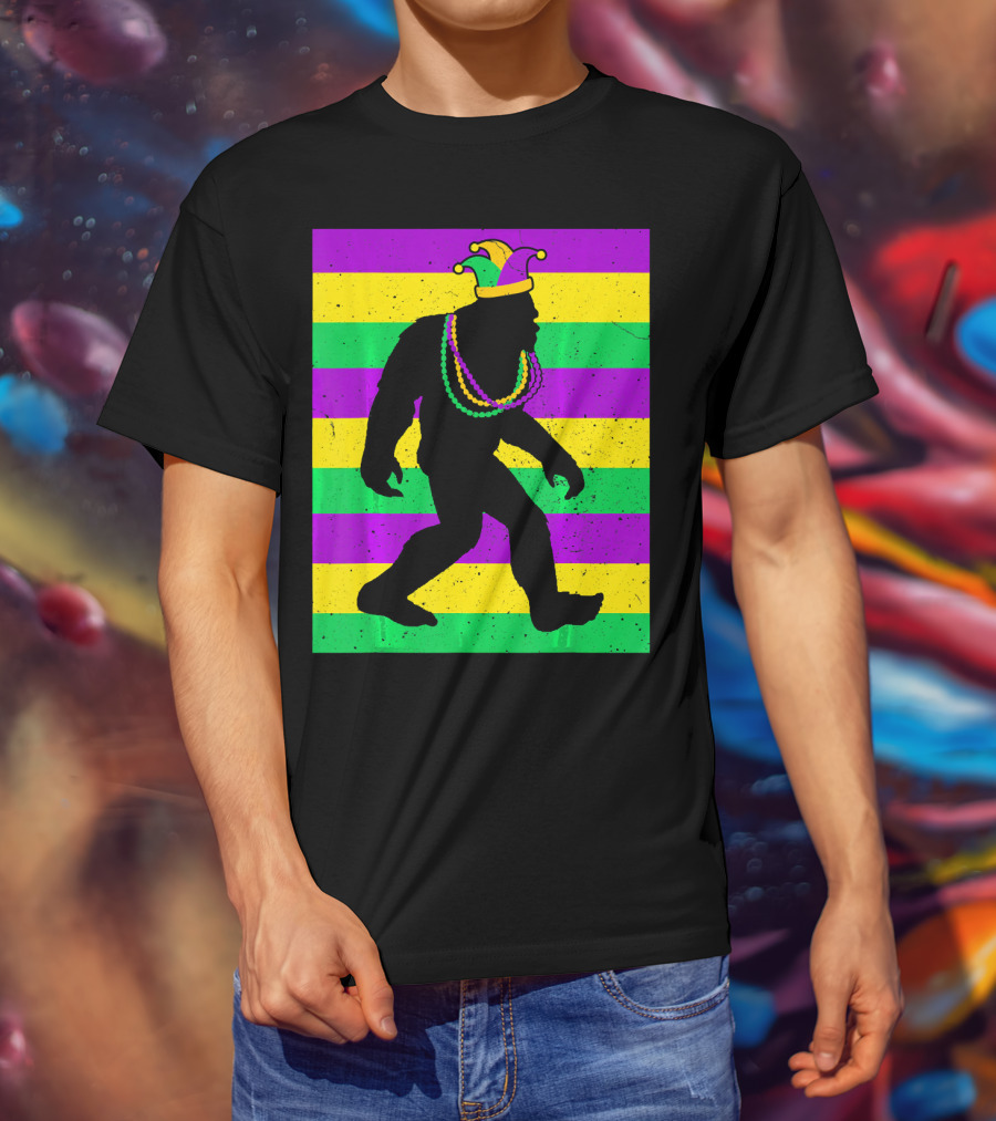 Bigfoot Sasquatch In Mardi Gras Jester Hat And Beads T-Shirt