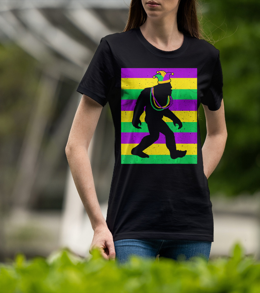 Bigfoot Sasquatch In Mardi Gras Jester Hat And Beads T-Shirt