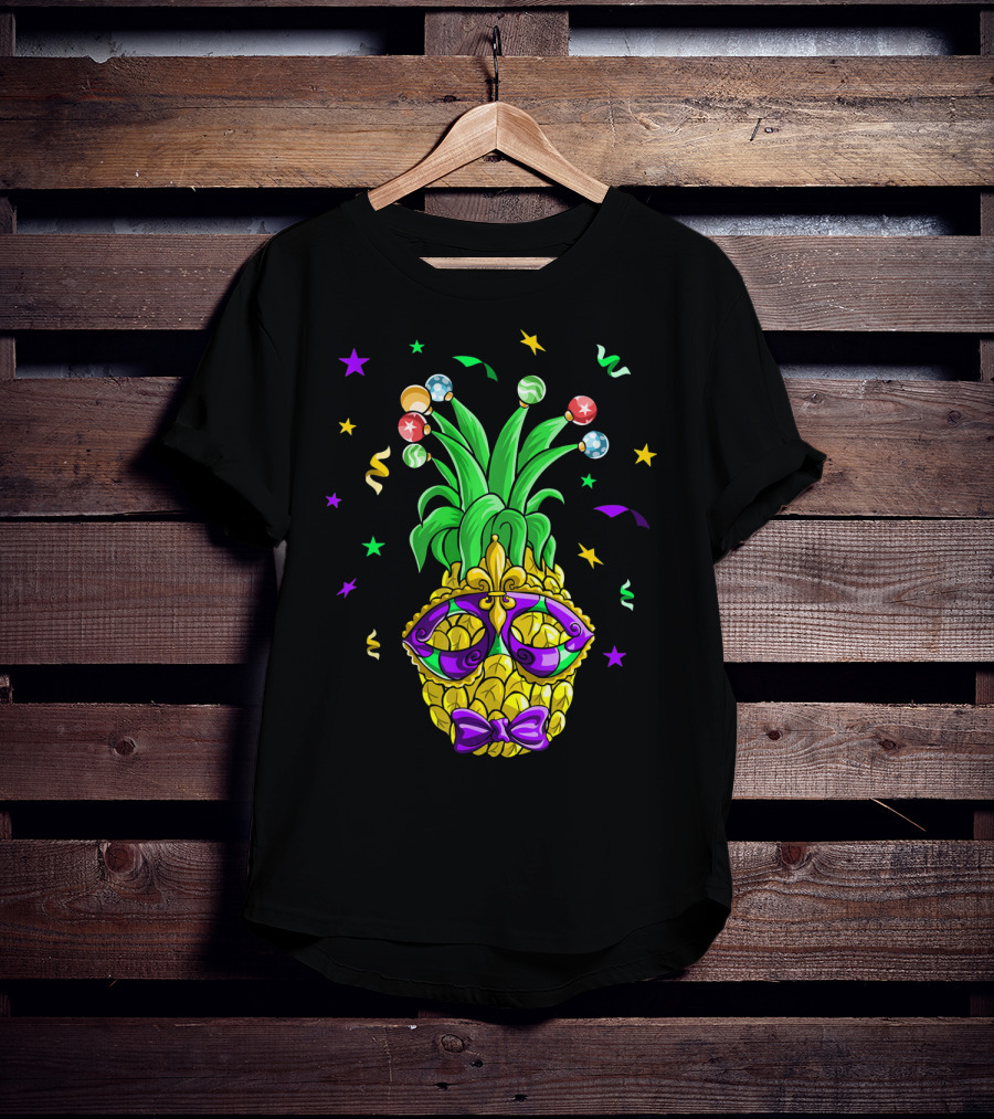 Pineapple Mardi Gras Mask With Stars And Party Confetti T-Shirt