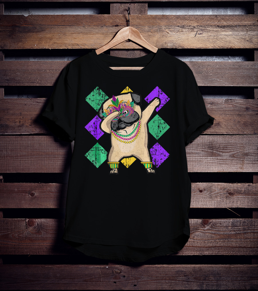 Funny Pug Dabbing Wearing Mardi Gras Beads And Mask With Colorful Diamond T-Shirt