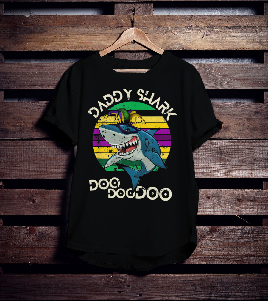 Daddy Shark Doo Doo Mardi Gras Jester Hat Retro Stripes T-Shirt
