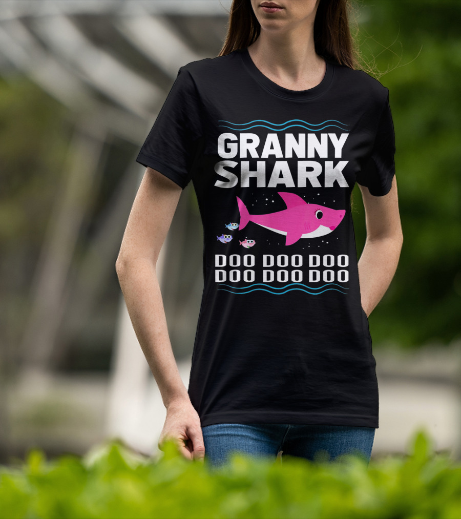 Granny Shark Doo Doo Doo Doo Pink Funny Baby Shark T-Shirt