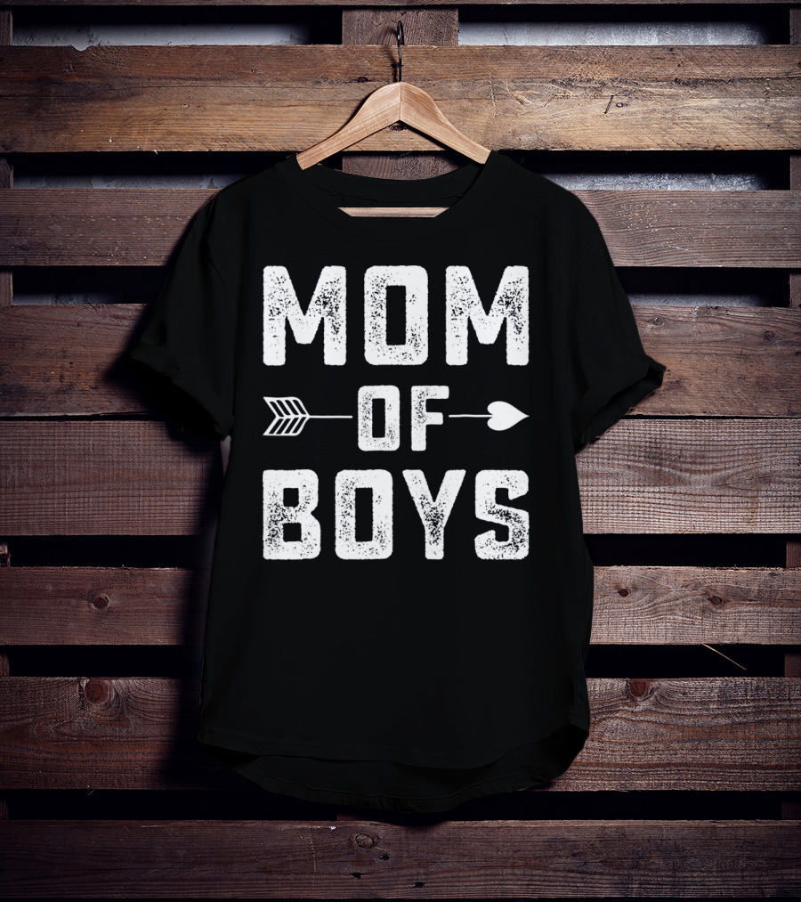 MOM OF BOYS Arrows Heart Rustic T-Shirt