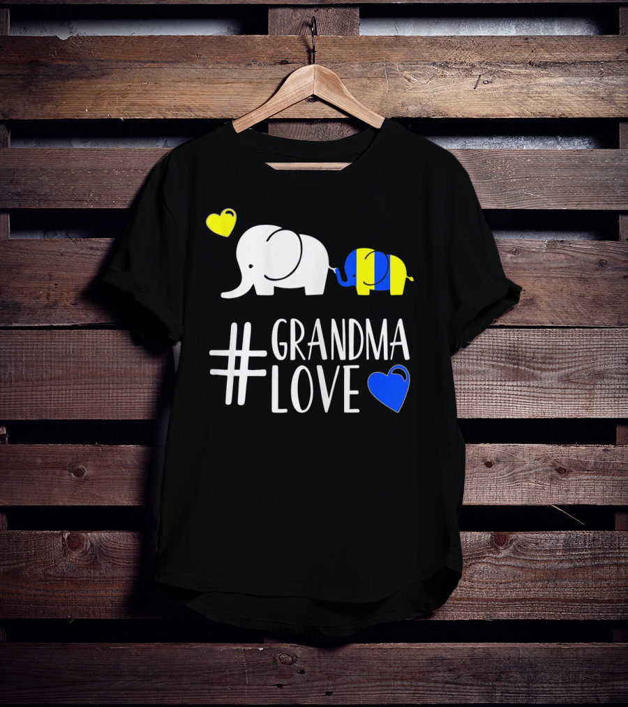 Grandma Love Autism Awareness Cute Elephants Hearts T-Shirt