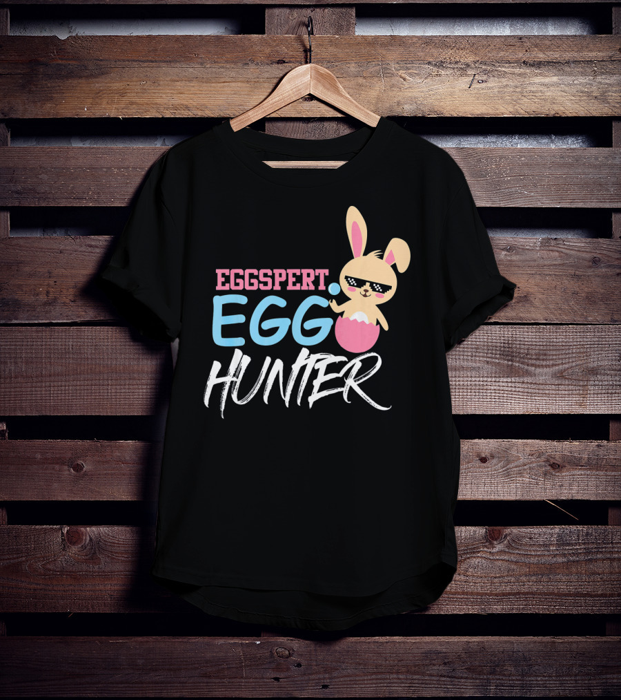 Eggspert Egg Hunter Bunny Sunglasses Easter Fun T-Shirt