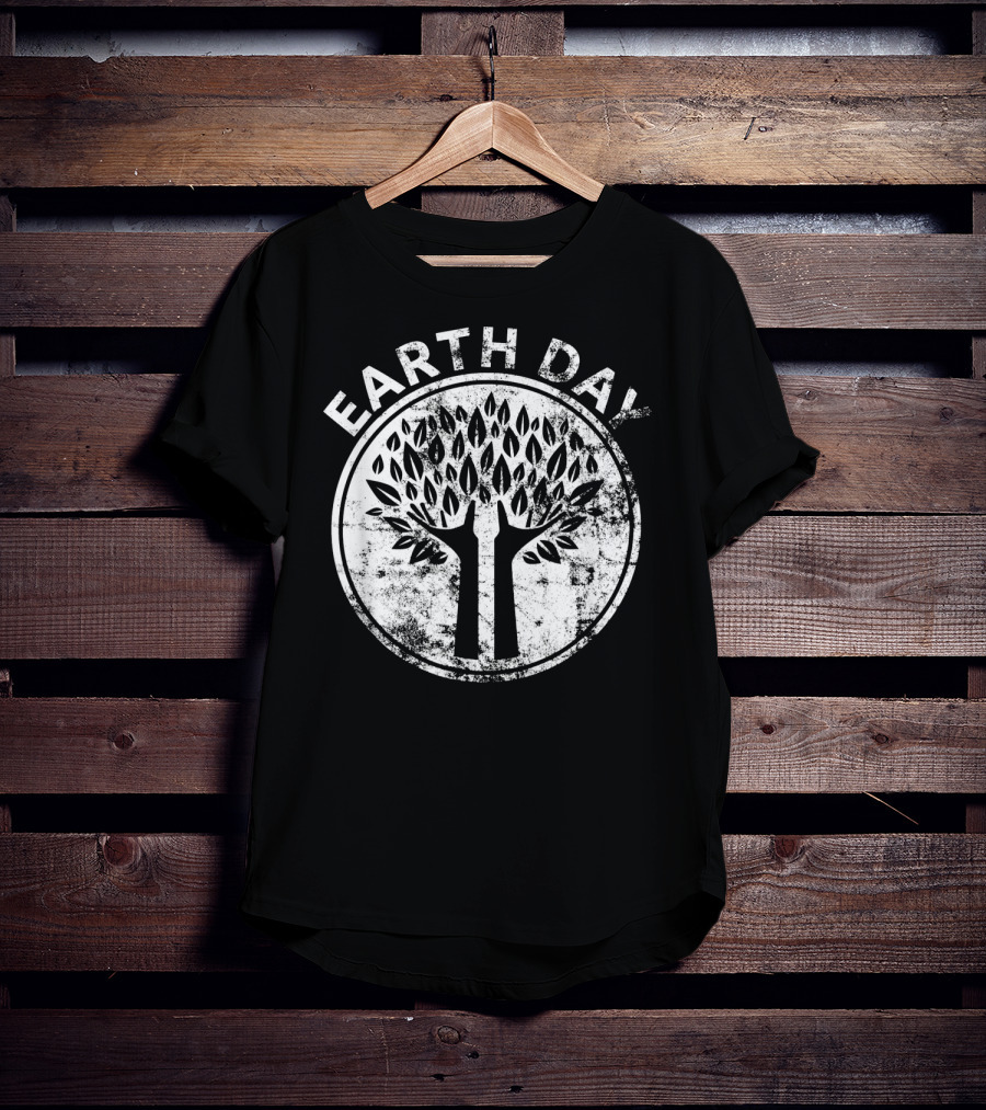 EARTH DAY Hands Tree Lover Natur Vintage Distressed Circle Emblem T-Shirt