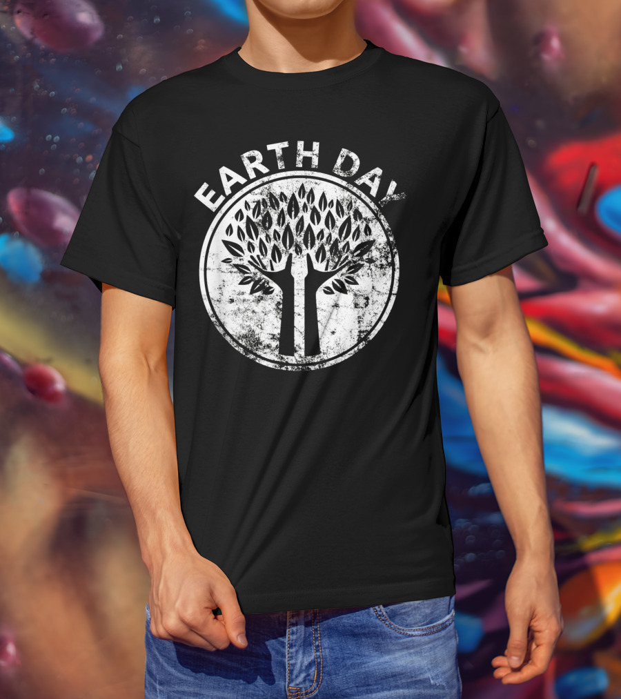 EARTH DAY Hands Tree Lover Natur Vintage Distressed Circle Emblem T-Shirt