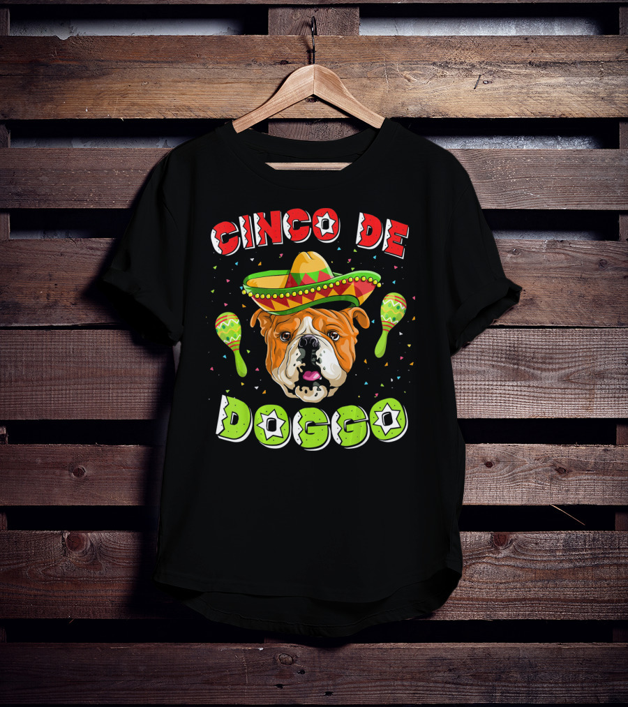 Cinco De Mayo Doggo English Bulldog Sombrero Maracas T-Shirt