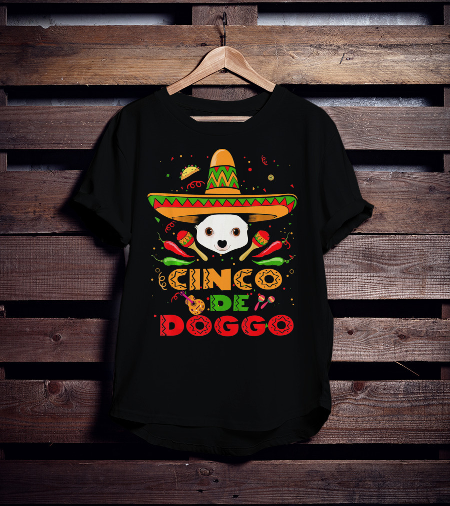 Cinco De Doggo Chihuahua Sombrero Maracas Fiesta T-Shirt