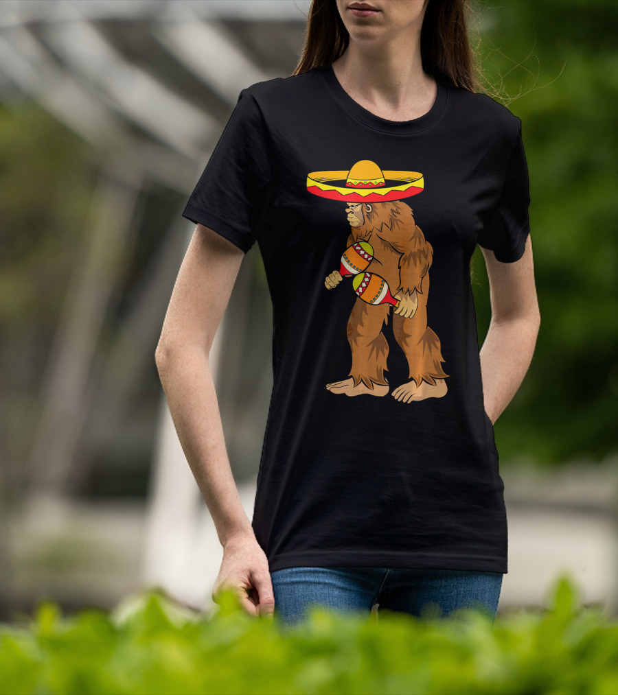 Bigfoot Sombrero Maracas Cinco De Mayo T-Shirt