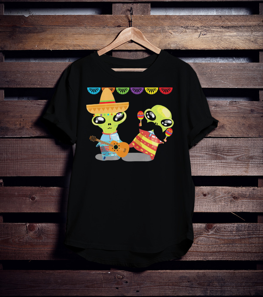 Mexican Fiesta Alien Sombrero Guitar Maracas Cinco De Mayo T-Shirt