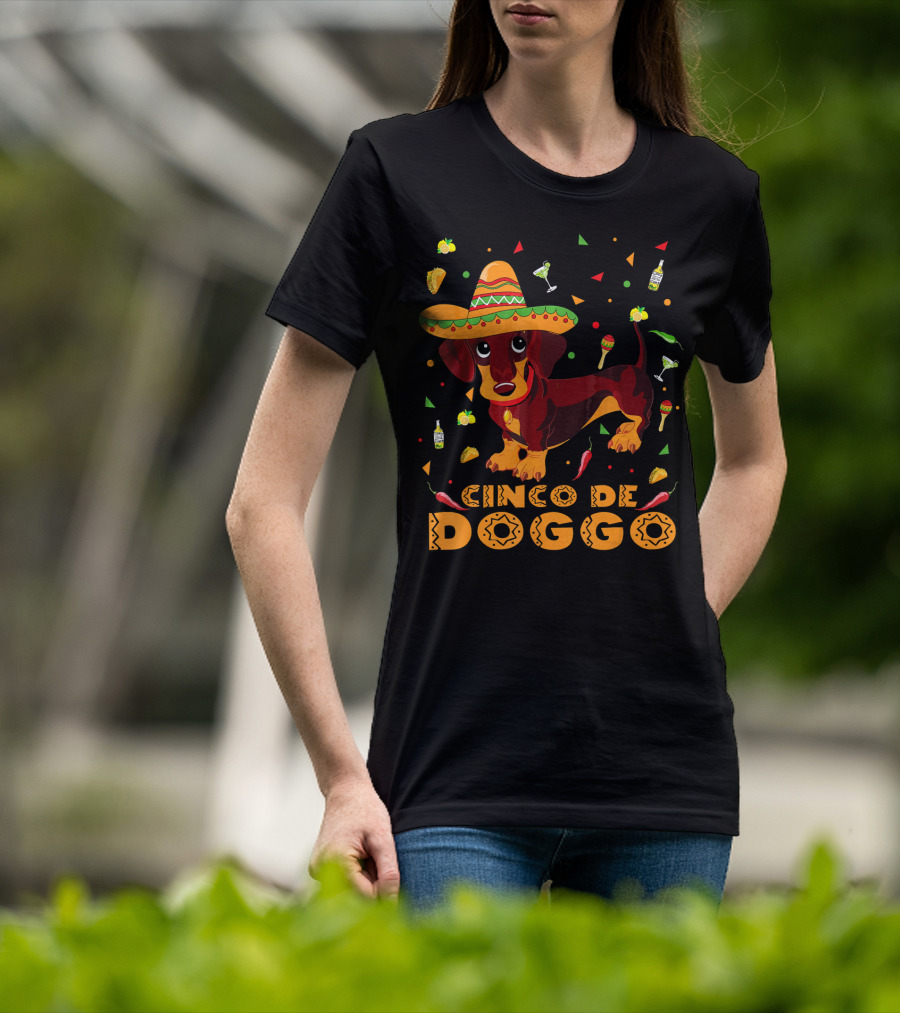 Cinco De Doggo Dachshund Sombrero Chili Peppers Margarita Fiesta Theme Mexican Cinco T-Shirt