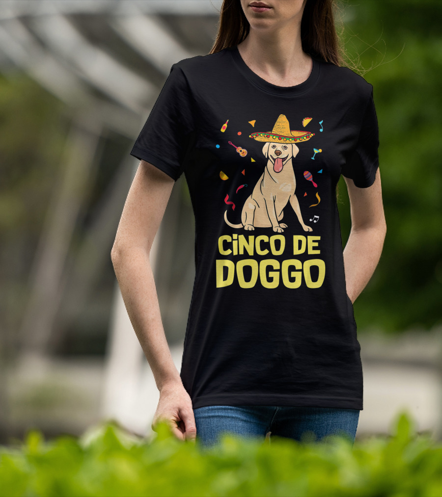 Cinco De Doggo Funny Taco Sombrero Labrador T-Shirt