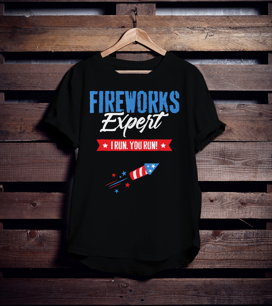 FIREWORKS EXPERT I RUN YOU RUN Rocket Stars Stripes Patriotic Humor T-Shirt