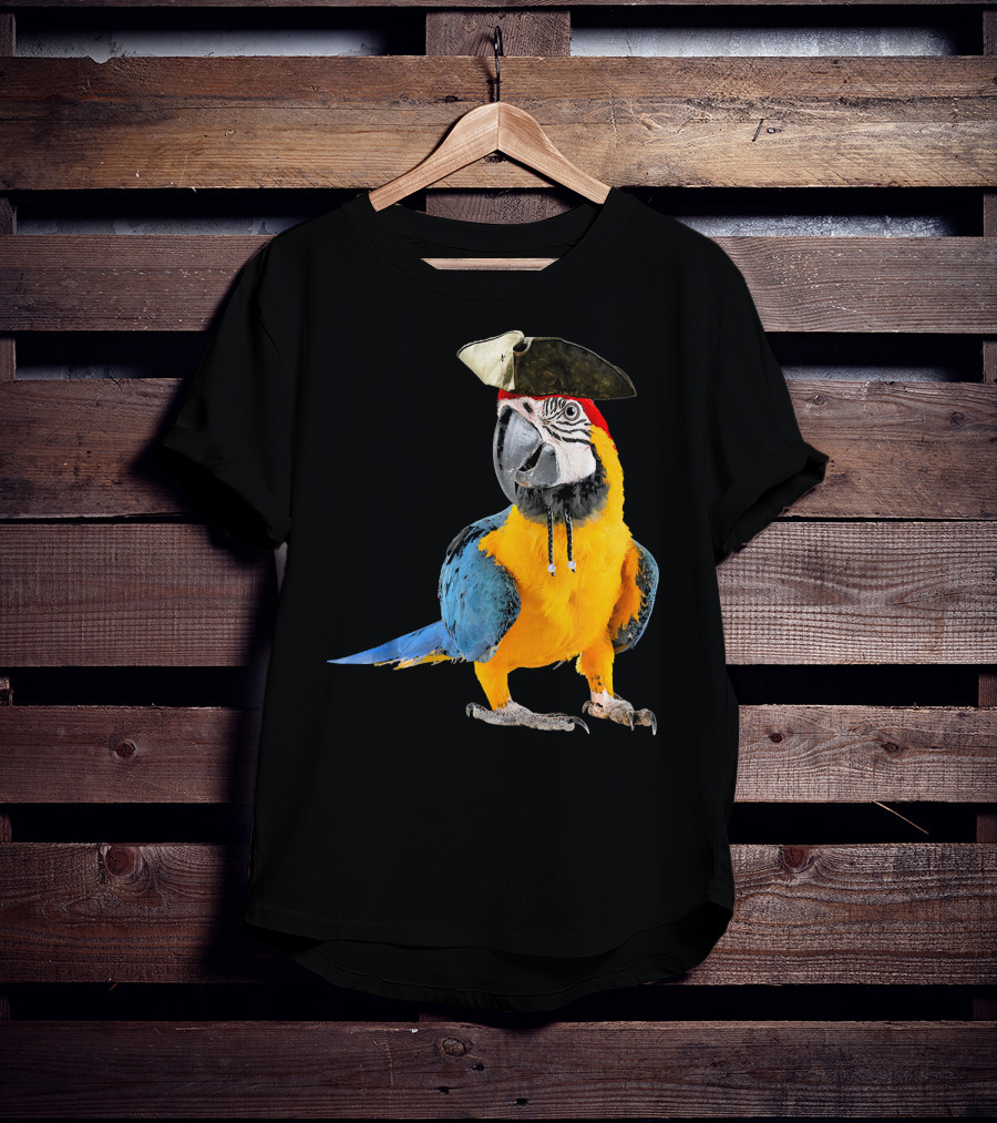 Parrot Of The Caribbean Bird Pirate Hall Macaw With Tricorn Hat T-Shirt