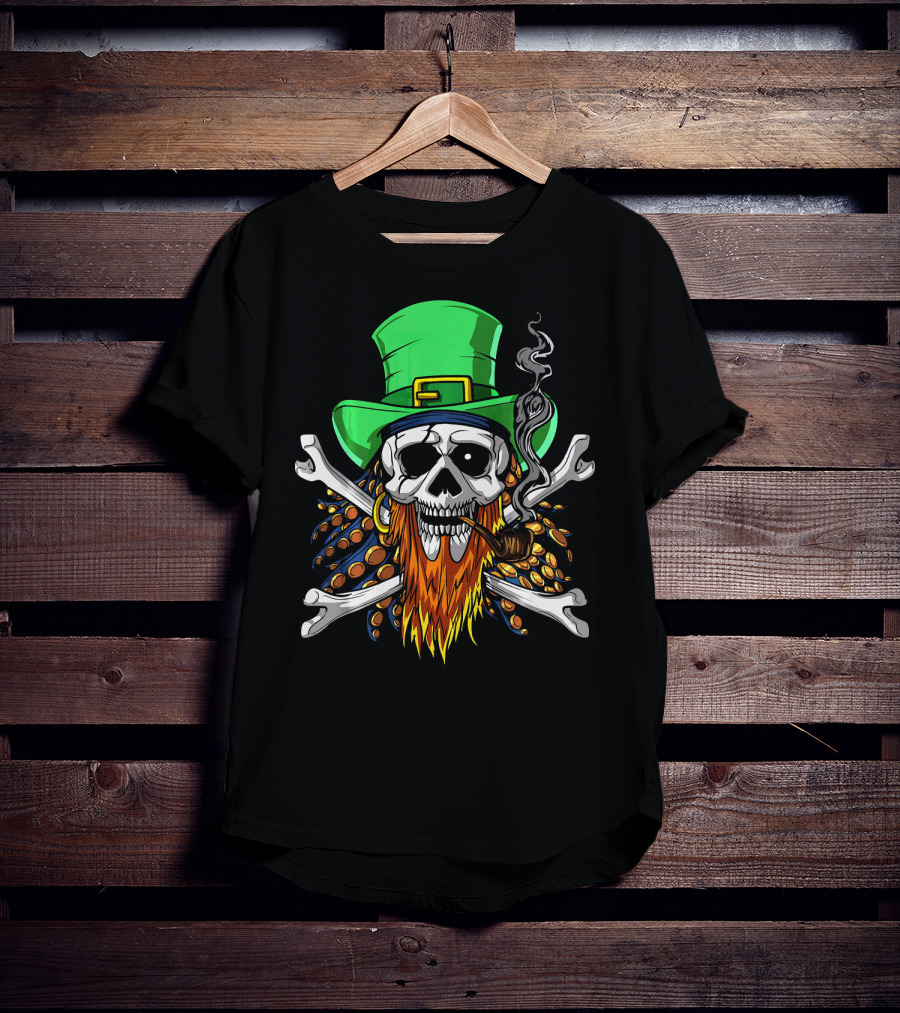 Leprechaun Pirate Skull St Patricks Crossbones Hat Pipe Beads T-Shirt