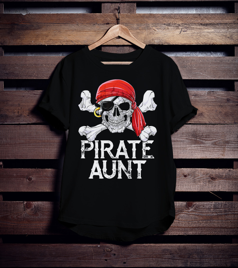Pirate Aunt Skull Crossbones Red Bandana Eyepatch Jolly Roger Flag T-Shirt