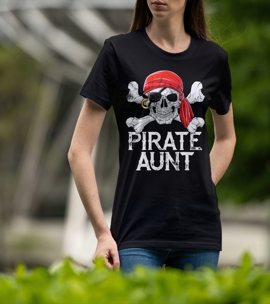 Pirate Aunt Skull Crossbones Red Bandana Eyepatch Jolly Roger Flag T-Shirt
