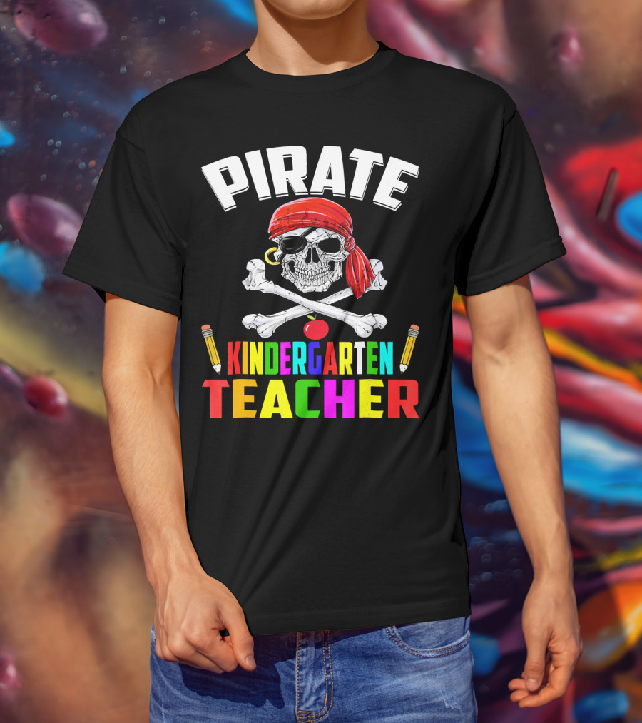PIRATE KINDERGARTEN TEACHER Skull Crossbones Pencils Apple T-Shirt